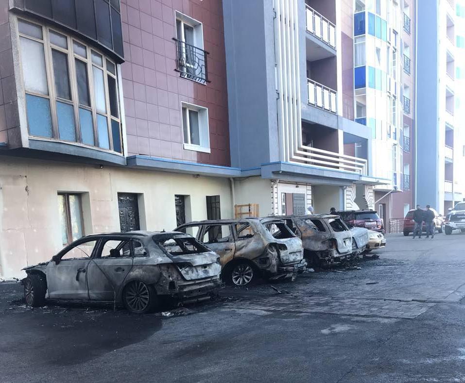 Новость - События - Появилось видео: в пожаре на Рымарской сгорели четыре машины