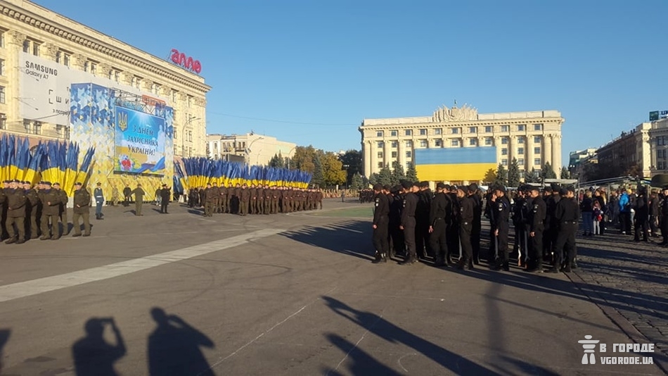 В Харькове проходит парад в День защитника Украины