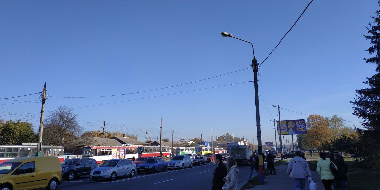 Очевидцы насчитали 10 трамваев в пробке на Московском проспекте. Фото: ХХ