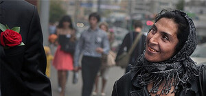 Будь начеку: в центре столицы засняли, как цыганки обворовывают прохожих