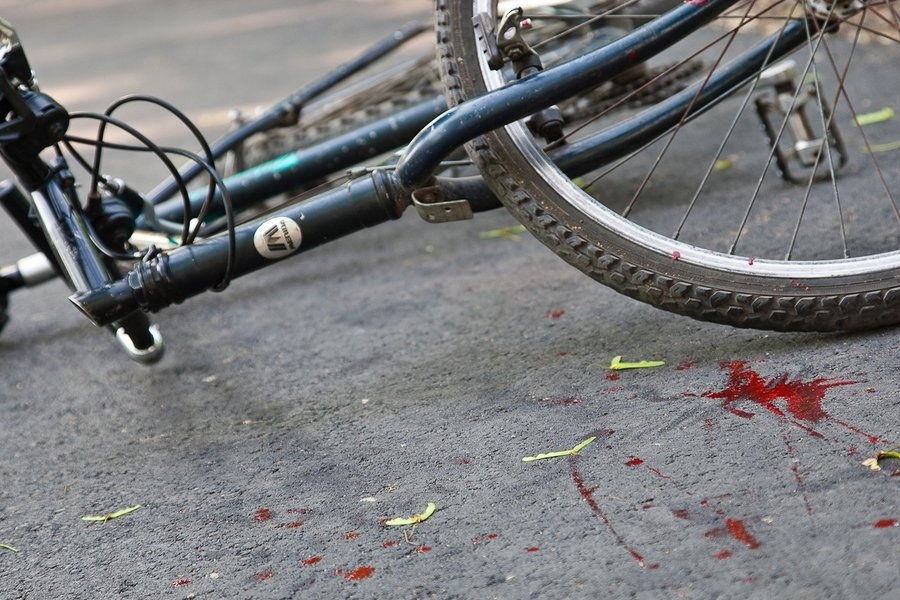 В Харькове женщина сбила велосипедиста. Фото: akzent.zp.ua