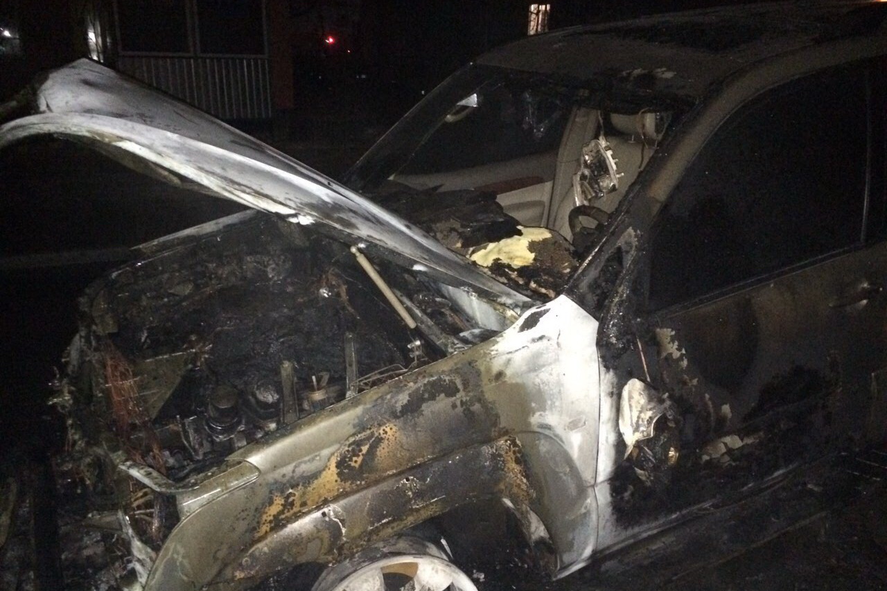 В Харькове среди ночи сгорел автомобиль. Фото: ГСЧС в Харьковской области