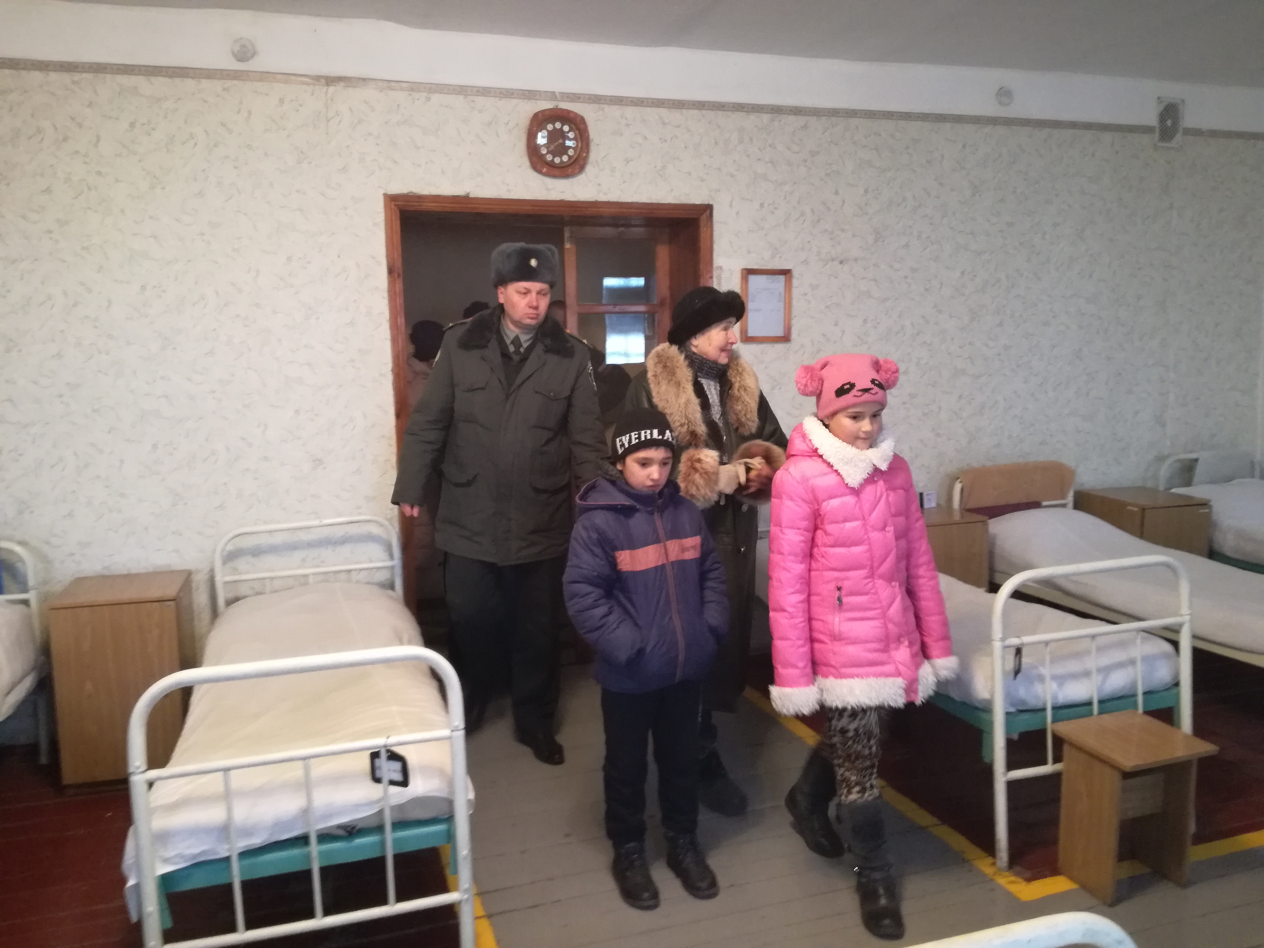 В Харькове для родственников заключенных провели экскурсию по тюрьме. Фото: kvs.gov.ua