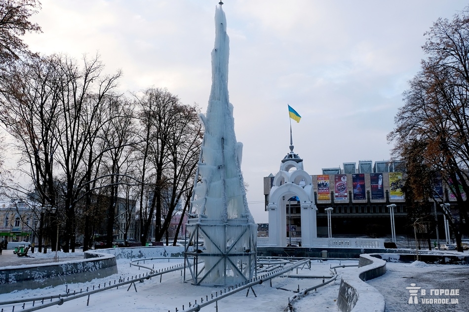 В Харькове за Зеркальной струей появится ледяная елка