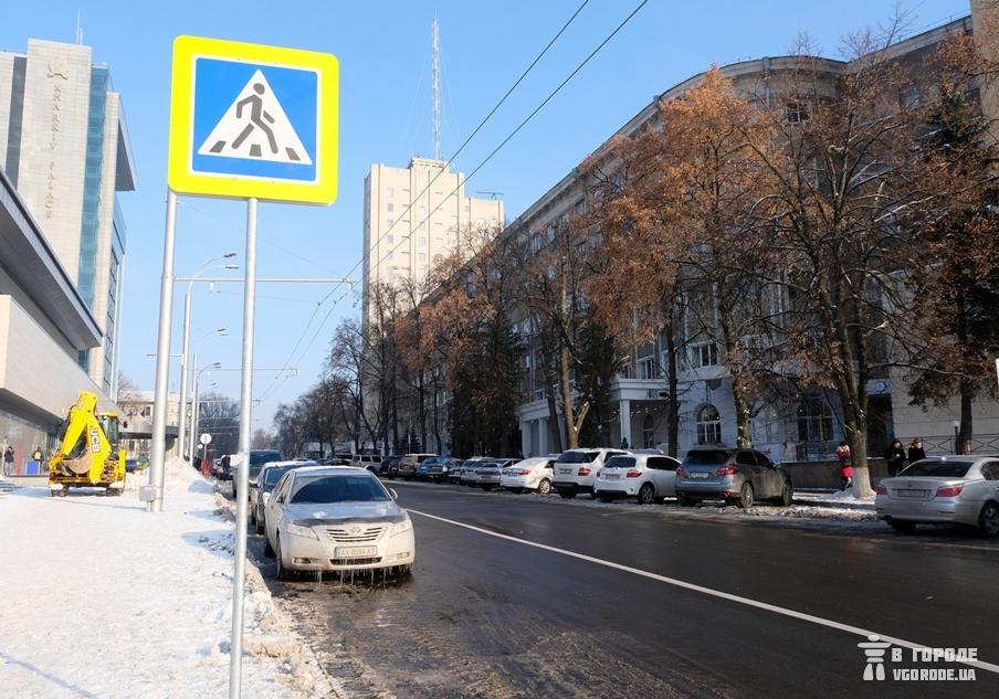Площадь Свободы в Харькове перекрыли до конца января: как объехать. Фото: Алина Бычек