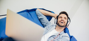 В Одессе студенты надругались над гимном Украины: опубликовано видео