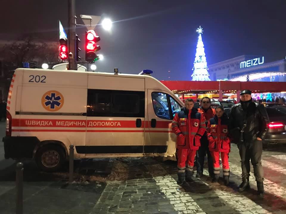 В центре Харькова ночью 1 января травмировались 4 человека. Фото: "Центр экстренной медицинской помощи"