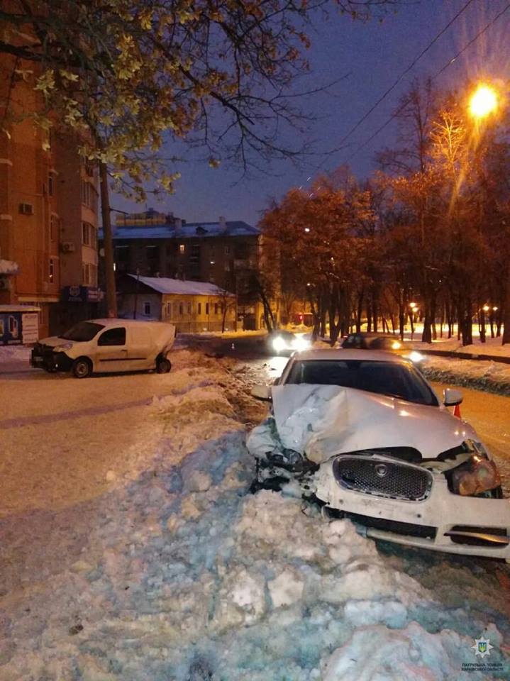 В Харькове из-за пьяного ДТП пострадала женщина. Фото: патрульная полиция