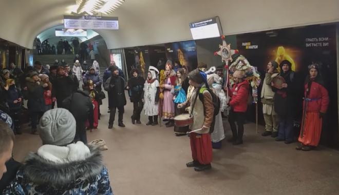 На Рождество 2019 в Харькове пели колядки в метро, ТРЦ и церквях (видео)