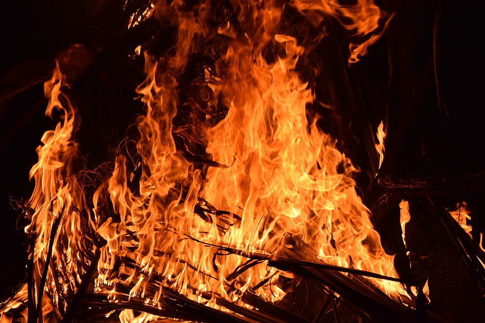 Пожар в Купянске под Харьковом 7 января 2018. Фото иллюстративное, с сайта pixabay.com
