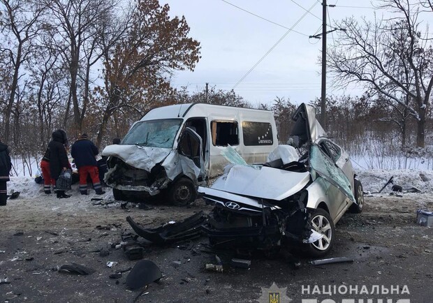 В смертельном ДТП под Харьковом погибли 4 и пострадали 9 человек. Фото: ГУ НП в Харьковской области