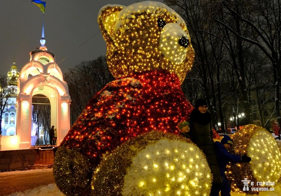 В Харькове начинают разбирать новогодние декорации. Фото: Алина Бычек/Vgorode