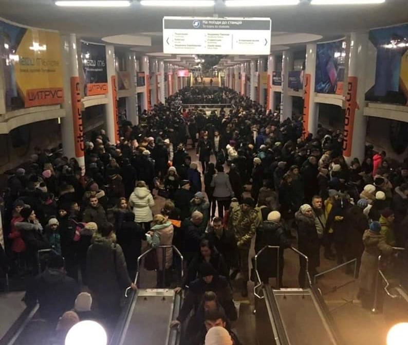 На Салтовской линии Харьковского метро 1 февраля стояли поезда. Фото: Харьков SOS