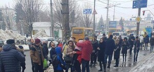 На Зыгина на 6-летнюю девочку свалился огромный кусок льда: ребенок потерял сознание