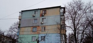 Утеплились: на левом берегу сделали радужный дом