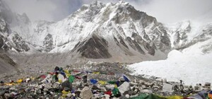 Покоряй другие вершины: из-за мусора Эверест временно закрыли для туристов
