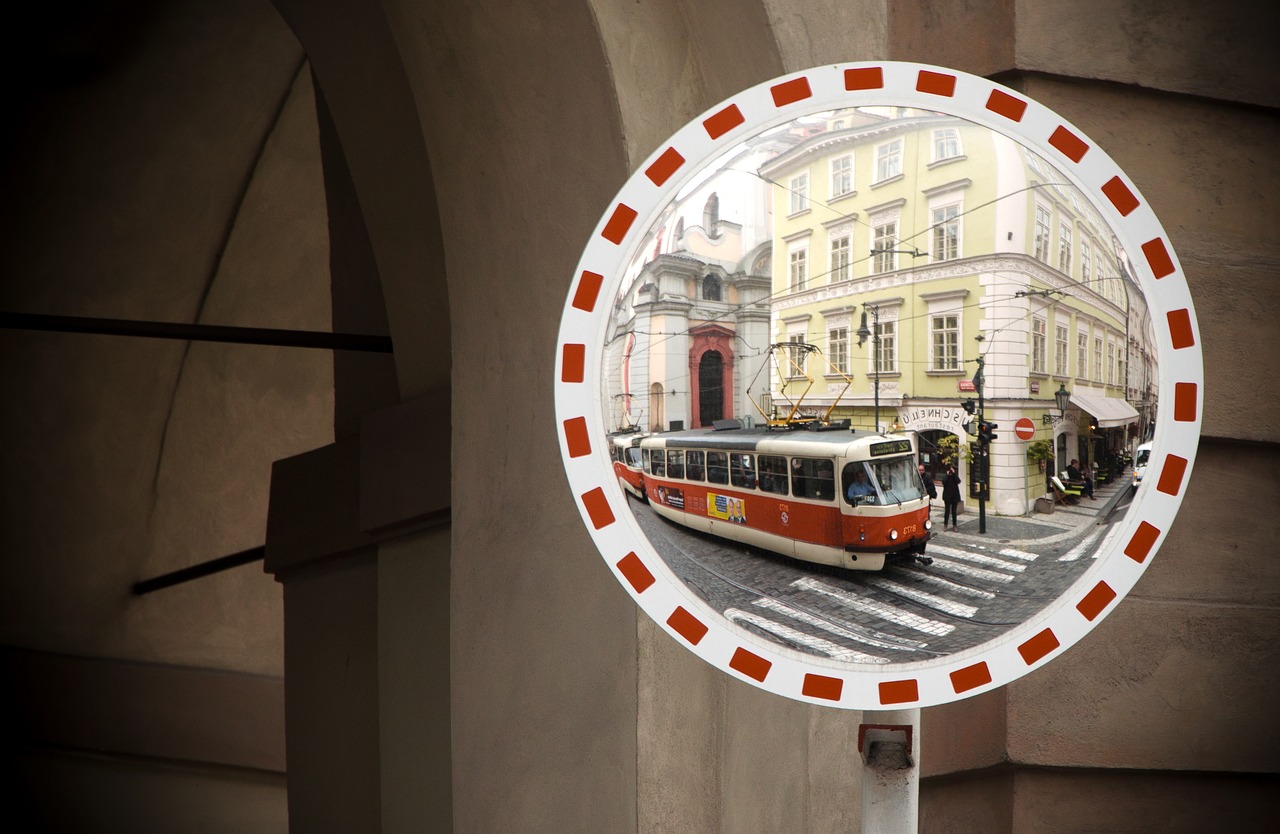 Фото иллюстративное (трамваи в Праге), с maxpixel.net