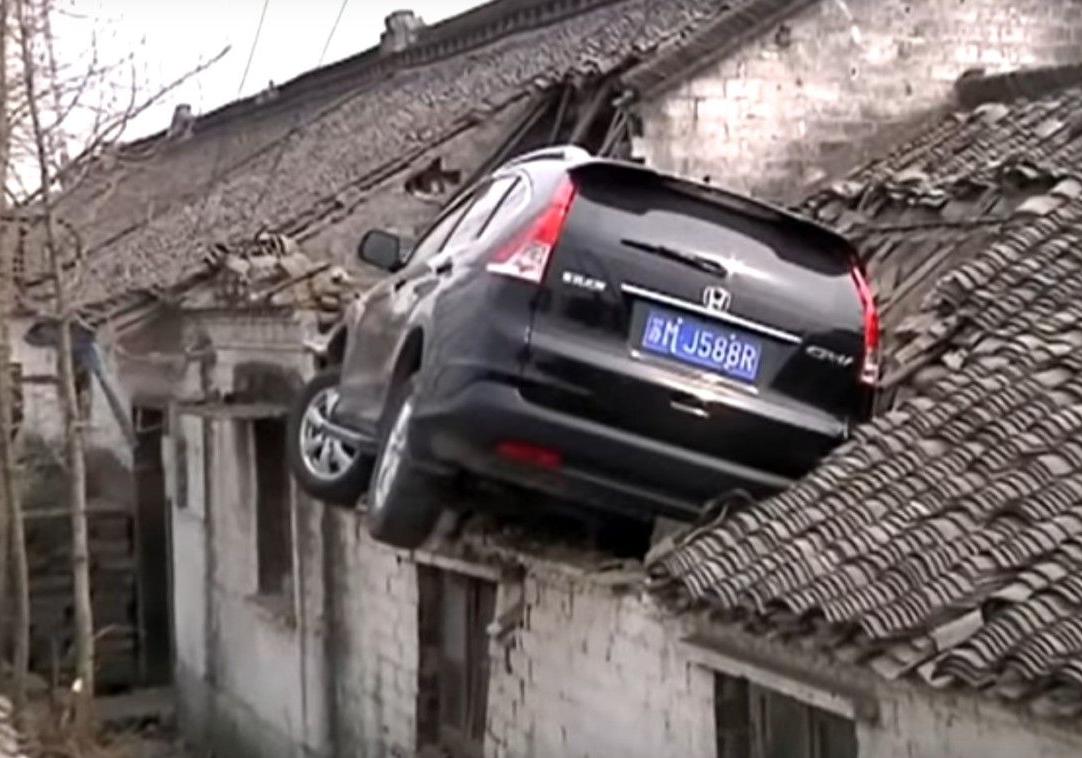 Новость - События - И там клумбы найдут: в Украине хотят разрешить делать парковки на крышах зданий