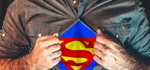 Спустились с крыши: в детскую больницу пришли супер-герои