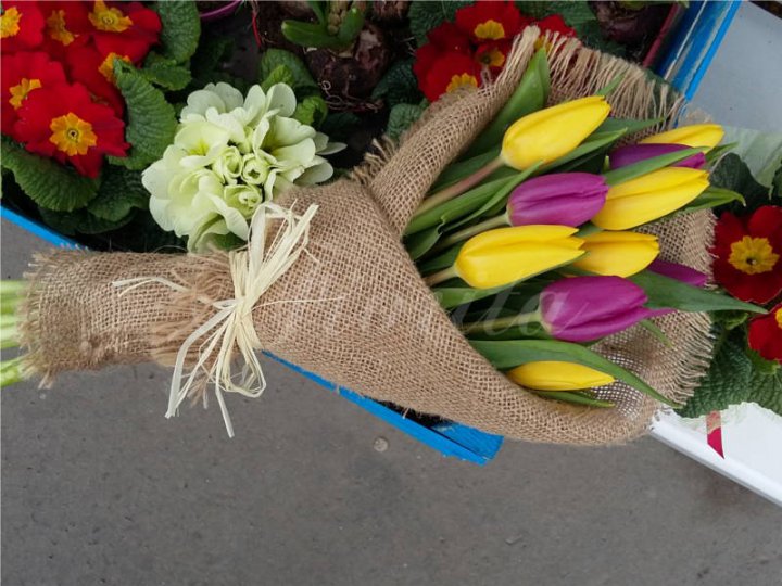 В Харькове к 8 марта выросли цены на цветы. Фото: sititreid.ru