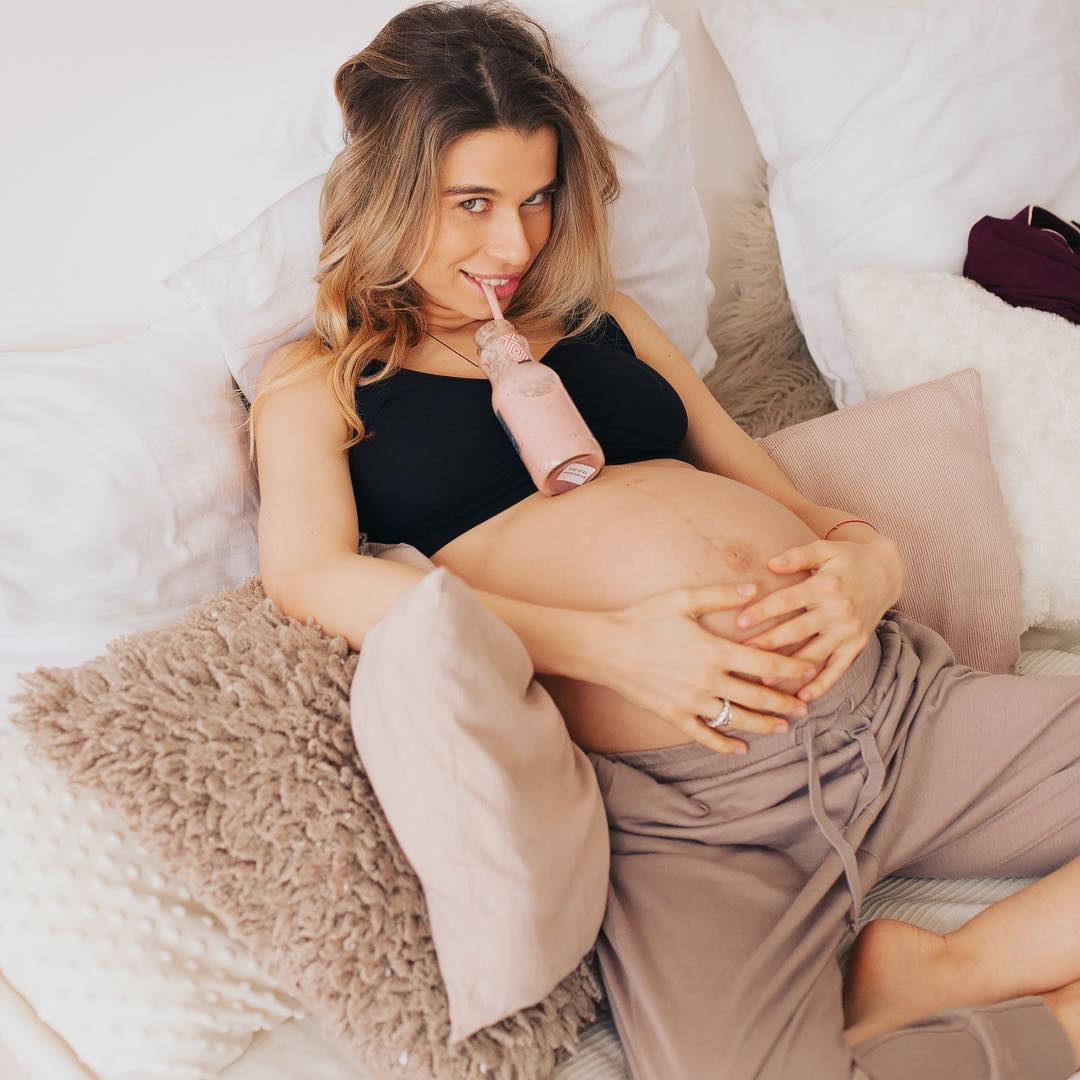 У Геннадия Кернеса родилась внучка. Фото: Instagram Юлия Привалова