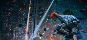 Готовь снаряжение: в Киеве заработала бесплатная школа по скалолазанию