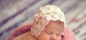 Пуповину перекусила: под Харьковом женщина родила на вокзале