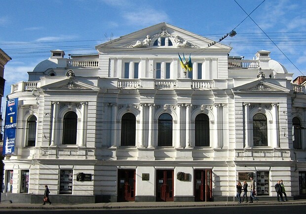 Театру Шевченко предлагают деньги, но руководство боится их брать. Фото: streets-kharkiv.info