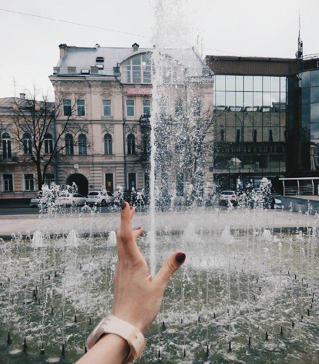 В Харькове начали включать фонтаны. Фото: Instagram @aivnn