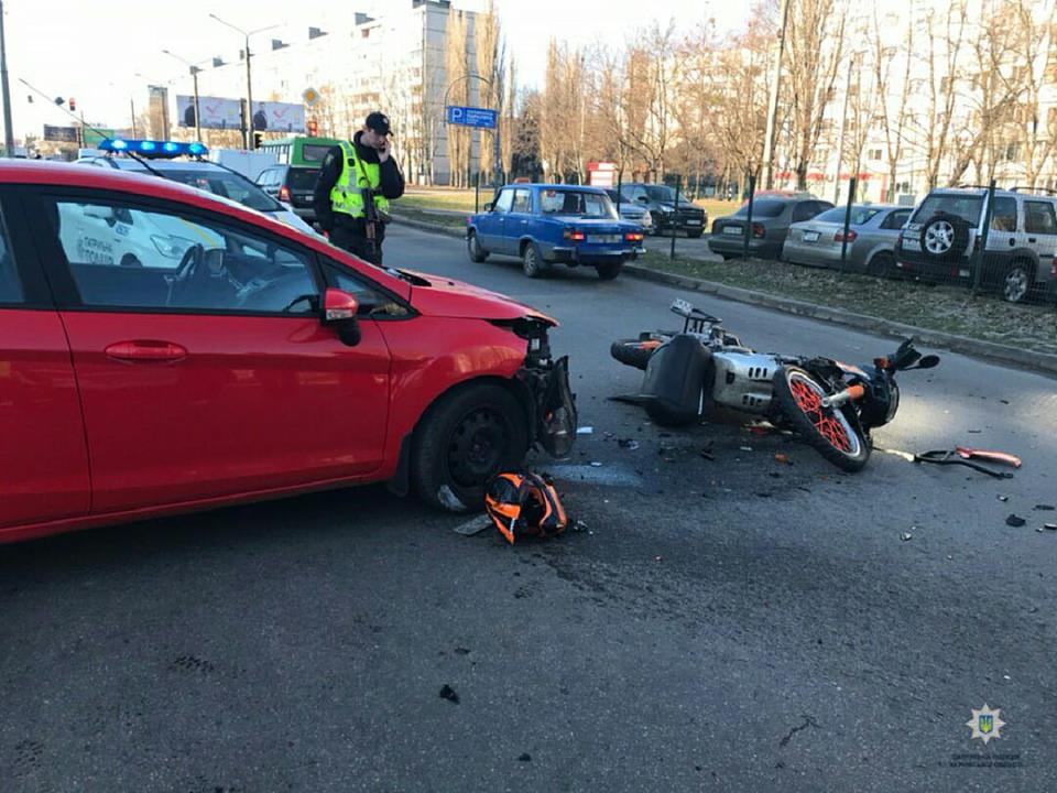 В Харькове сбили мотоциклиста и велосипедиста. Фото: патрульная полиция