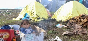 Выживают, как могут: на Криворожской трассе бездомные построили городок (видео)