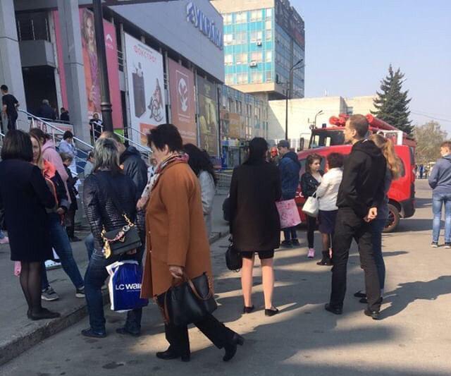 В Харькове продолжается волна сообщений о минированиях зданий. Фото: ХС