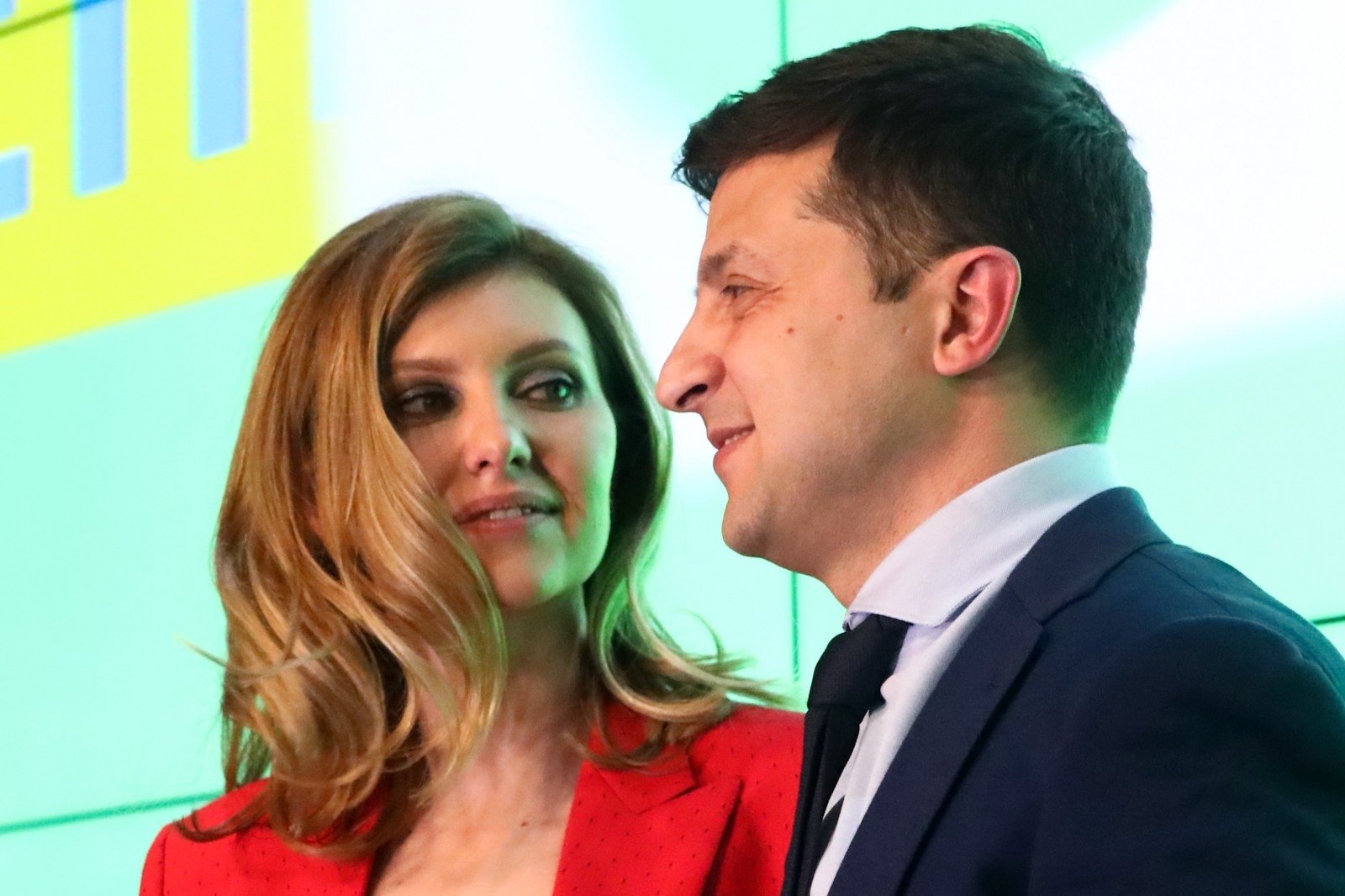 По словам супруги, Зеленский пытается усовершенствовать свои знания украинского языка