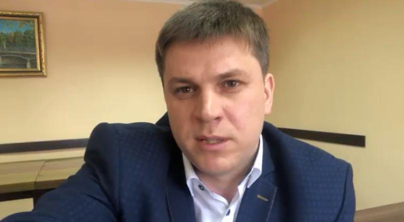 Андрей Лесик теперь сможет покидать жилье — суд изменил ему меру пресечения