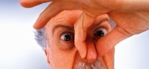 Фотофакт: на крымском пляже море размыло канализационную трубу