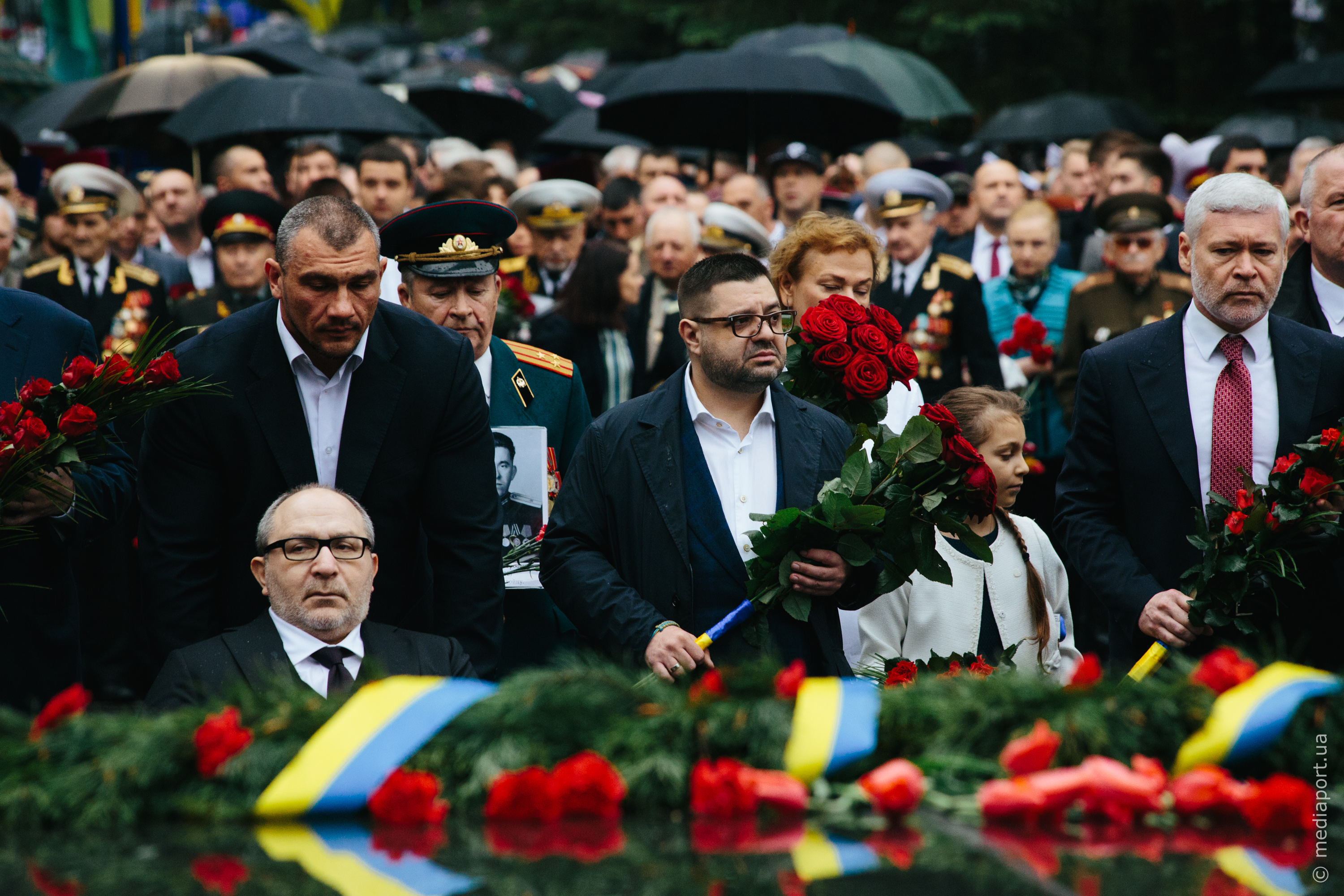Кернес на возложении цветов на Мемориале Славы 9 мая 2019. Фото: mediaport.ua
