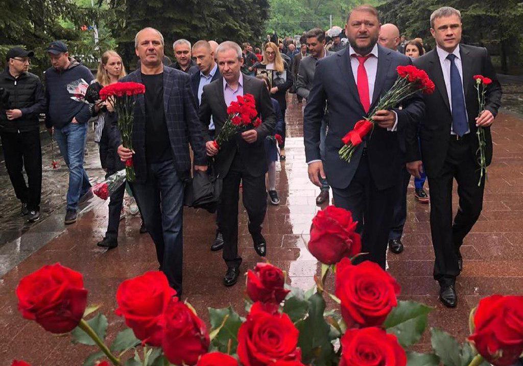 Добкина на Мемориале в Харькове 9 мая 2019 встретили патриоты. Фото: instagram.com/dobkinmm/