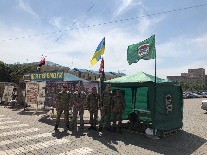На площади Свободы в Харькове появилась еще одна палатка. Фото: chronicles.pro