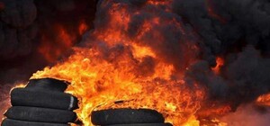 Жаркий денек: на Слобожанском проспекте загорелся автосалон (ВИДЕО)