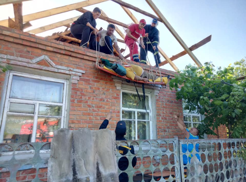 Под Харьковом сняли с крыши мужчину с инсультом. Фото: КЗОЗ "ЦЭМПиМК"