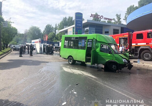 В Харькове грузовик столкнулся с маршруткой. Фото: ГУНП в Харьковской области