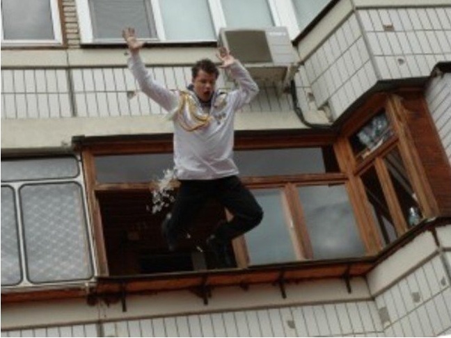 В Харькове молодой парень выпрыгнул из окна. Фото иллюстративное: gorodok.bz