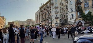 Возле кинотеатра 