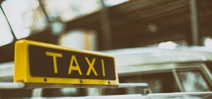 Чтобы не платить: под Харьковом парень напал на таксиста