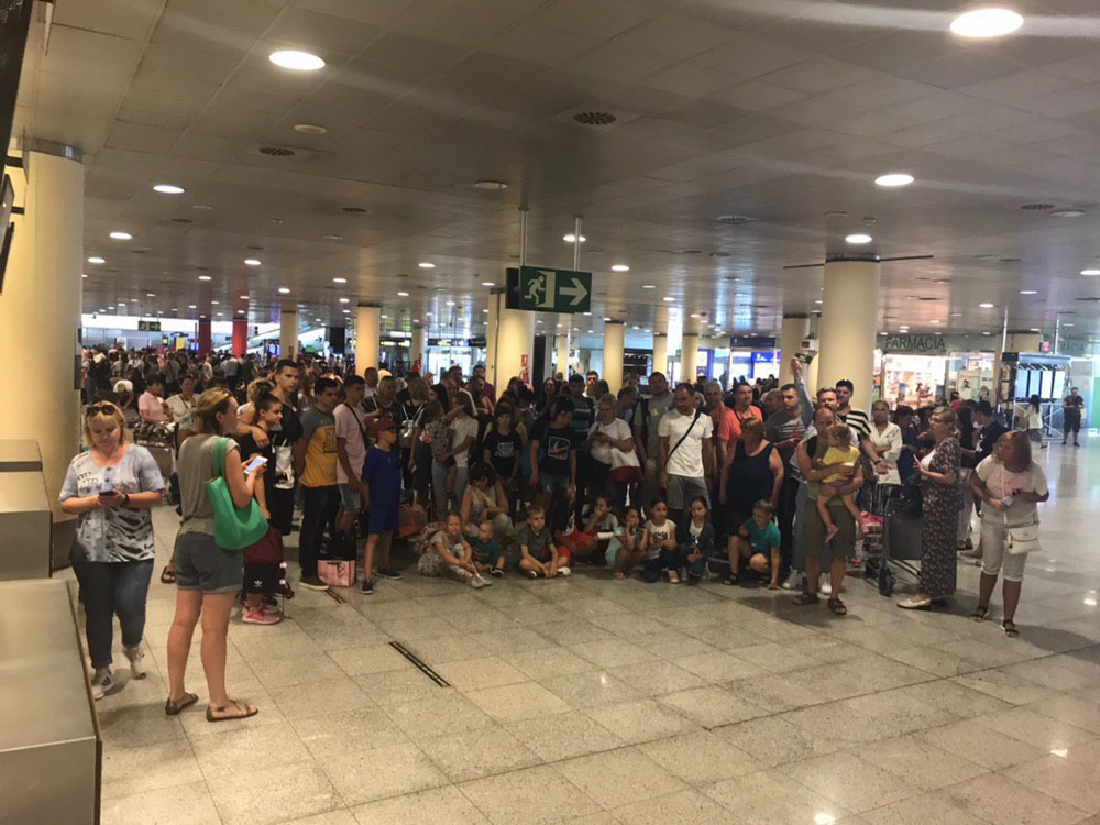 180 туристов из Харькова застряли в аэропорту Барселоны. Фото: NewsRoom