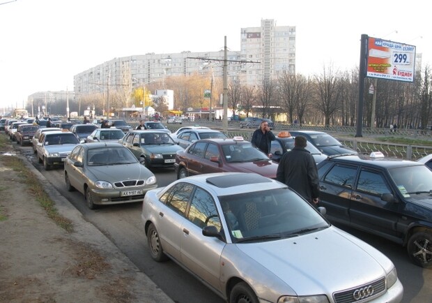 Фото "Дозор". Таксисты выехали на акцию протеста. 