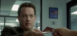 Ошиблись страной: в Украину не пустили иностранцев с георгиевскими лентами и российской символикой