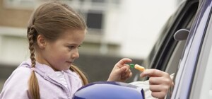 Берегите детей: в одном из районов Одессы расклеили тревожные листовки