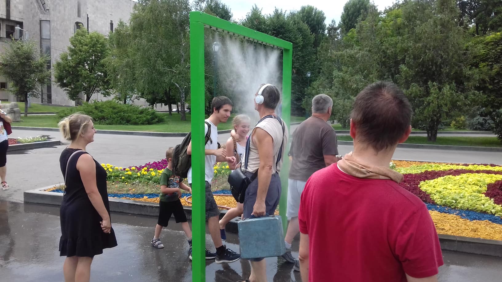 В Харькове в саду Шевченко появился водный турник. Фото: objectiv.tv