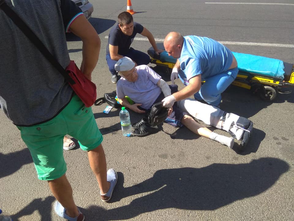 На Алексеевке легковушка сбила мужчину. Фото: Facebook "Харьков 1654"